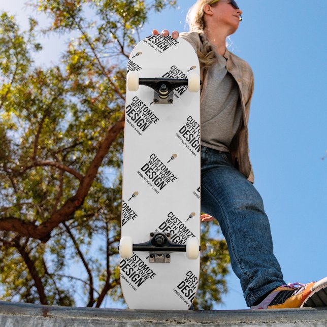 Skateboard Personalized Company Branded Custom Minimalist  (Subido por el creador)