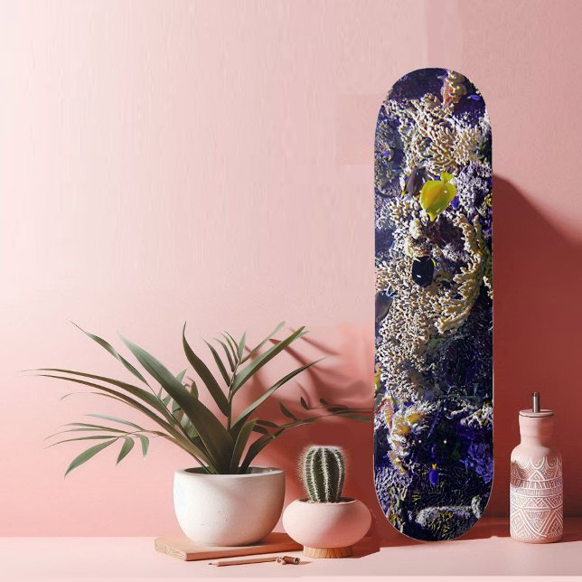 Skateboard Pescado en el arrecife de coral (Yellow Fish in Coral Reef Blue Ocean Marine Life Skateboard)