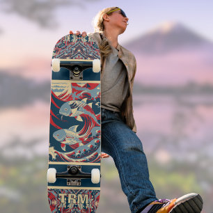 Skateboard Pez Koi con Monograma de Patrón Loco Rojo Azul