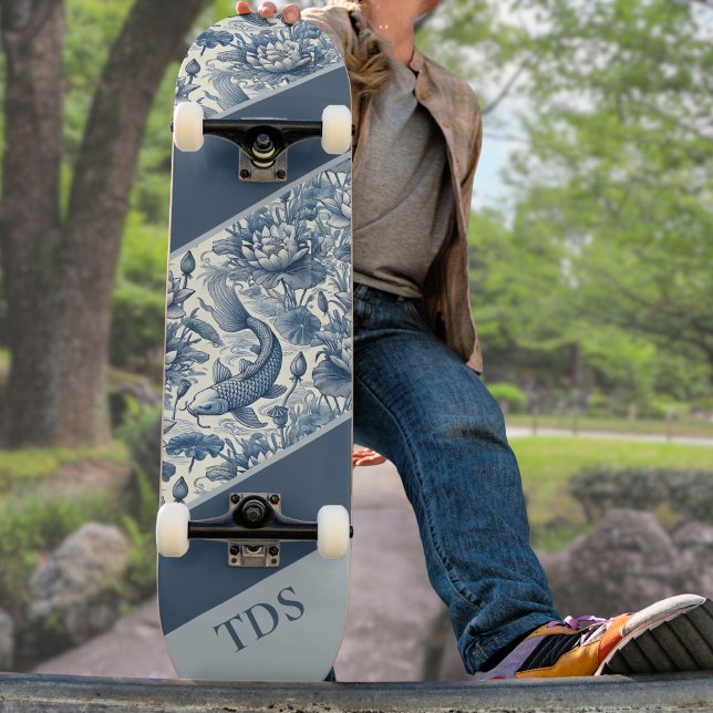 Skateboard Pez Koi y Nenúfar Azul Chinoiserie Monograma (Subido por el creador)