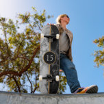 Skateboard Piedra de mármol de regalo de natalidad personaliz<br><div class="desc">Diseño MIGNEADO de Piedra de Mármol Blanco y Negro - Añadir tu año - edad / o letra / logotipo / número / más</div>