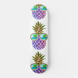 Skateboard Piña tropical divertida con gafas de sol