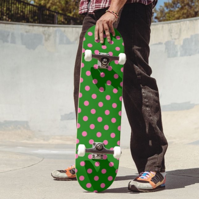 Skateboard Pink On Green Polka Dots Pattern Design  (Subido por el creador)