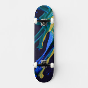 Skateboard pintura azul, verde y amarilla en negro 1