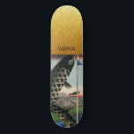 Skateboard Placa de patinaje personalizada de Fish Gold para<br><div class="desc">Una estampada de peces de arte asiático y un patineta de fondo purpurina de oro.</div>