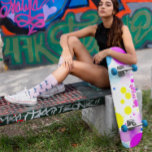 Skateboard Placa de patinaje sobre el punto de polka personal<br><div class="desc">Exprese su creatividad urbana sobre ruedas con nuestro colorido Skateboard de Arte Personalizado. Con vibrantes diseños de arte callejero pintado,  este deck es un lienzo para su expresión urbana,  combinando arte y adrenalina para un viaje inolvidable. "contenido generativo". Este es un gran regalo para Navidades.</div>