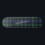 Skateboard Plaid Purple Green Tartan McKenzie Personalizado<br><div class="desc">Añada un toque clásico y tradicional con esta tabla de patinaje de raquetas color negro morado de color pastel MacKenzie. Hace un gran regalo o un regalo para ti mismo. Coincide con la decoración más reciente de esta temporada. Póngase en contacto con el diseñador en cualquier momento si desea modificar...</div>