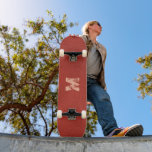 Skateboard Plantilla personalizado Monograma Aspecto de cuero<br><div class="desc">Monograma de texto con problemas de personalizado Agregue el logotipo de imagen de nombre de texto moderno y elegante de plantilla estilo skateboard.</div>