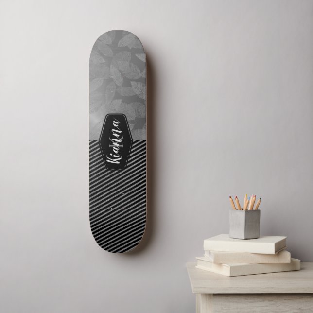 Skateboard Plumas de moda con rayas de plata Monograma Skate (Arte de la pared)