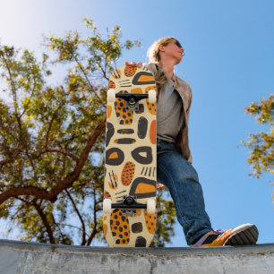 Skateboard "Pop de Sabana: Vibraciones Tribales en Naranja y 