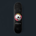 Skateboard Punk Rock Skull Trendy Niños góticos nombran a Div<br><div class="desc">Este divertido skateboard con cráneo de roca de punk y nombre personalizado sería un regalo maravilloso para alguien que está en patinaje! Añade fácilmente el nombre deseado haciendo clic en la opción "personalizar esta plantilla".</div>