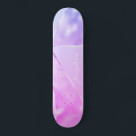 Skateboard Purpurina de color rosa Girly nombre moderno fresc<br><div class="desc">Purpurina   de Relieve metalizado fino color rosa y púrpura claro estilo skateboard metálico de estilo plateado.            Fácil de personalizar con su nombre en estilo de firma con letras a mano. Podría ser un lindo regalo para un chica adolescente el Dulce 16,  Quinceanera,  graduación,  cumpleaños,  Navidades,  o cualquier otra ocasión.</div>