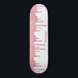 Skateboard Purpurina Guay Glam Pink Sparkle Driving<br><div class="desc">Girly Guay Rubor Pink Sparkle Dripping Purpurina Skateboard con detalles falsos de purpurina y su nombre personalizado en un fondo blanco de moda. Fácil de personalizar y perfecto para su estética purpurina. Si necesita ayuda para el diseño,  póngase en contacto con nosotros en cedarandstring@gmail.com.</div>