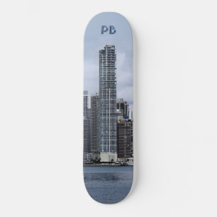 Skateboard Rascacielos sin sus iniciales