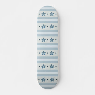 Skateboard Rayas Azules Claras y Flores