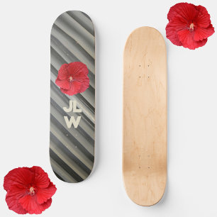 Skateboard Rayas grises modernas de humo hibiscus rojo