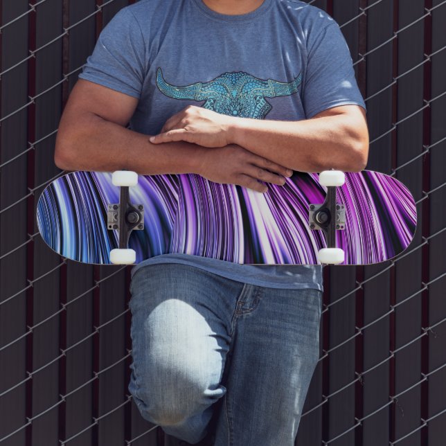 Skateboard Rayas Negras, Blancas y Moradas (Exterior 3)