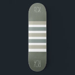 Skateboard Rayas Patrón personalizado monograma patines<br><div class="desc">Cambie el campo de texto a lo que desee. También puede cambiar el tipo de letra y su tamaño y color utilizando la función "Personalizar it",  así como añadir más campos de texto si lo desea. Vea mi tienda para ver más artículos con este diseño y opciones de color.</div>