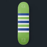 Skateboard Rayas Patrón personalizado monograma patines<br><div class="desc">Cambie el campo de texto a lo que desee. También puede cambiar el tipo de letra y su tamaño y color utilizando la función "Personalizar it",  así como añadir más campos de texto si lo desea. Vea mi tienda para ver más artículos con este diseño y opciones de color.</div>