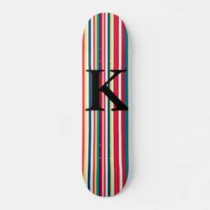 Skateboard Rayas retro coloridas añaden letra inicial monogra