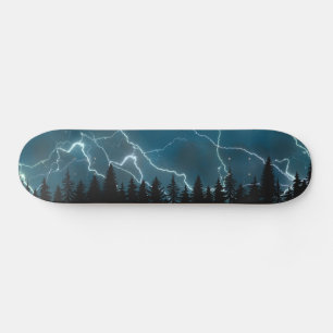 Skateboard Rayo de Relámpago Azul Fresco sobre Bosque