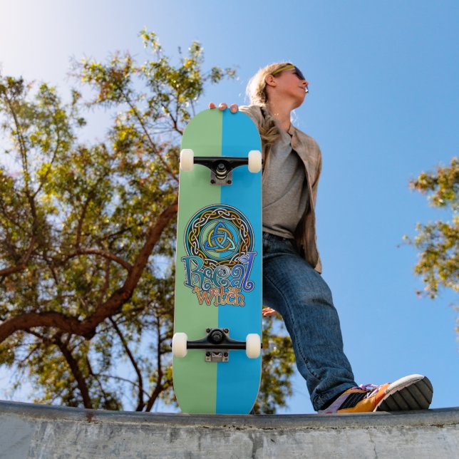 Skateboard Real Witch (Exterior 1)