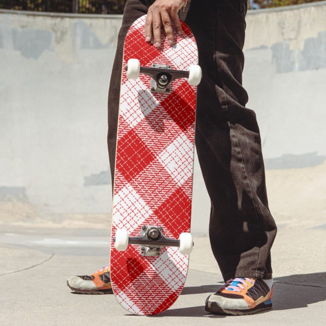 Skateboard Red and White Bold Checkered Plaid Design  (Subido por el creador)