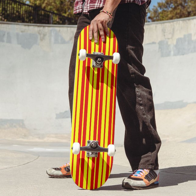 Skateboard Red and Yellow Stripes Design  (Subido por el creador)