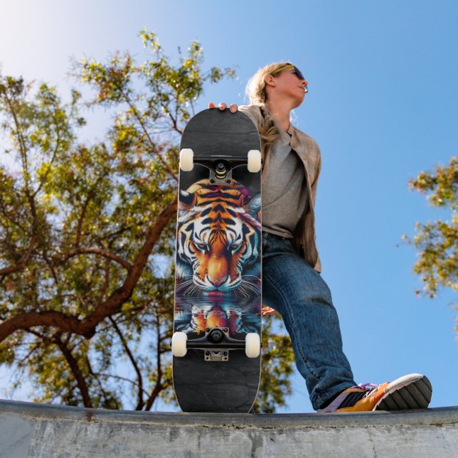 Skateboard Reflejo de tigre bebiendo agua  (Exterior 1)