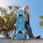 Skateboard Resistir y Persistir azul brillante<br><div class="desc">Muestra tu compromiso con la lucha contra el racismo, el sexismo, la homofobia y la intolerancia; e inspira a otros a hacer lo mismo con un skateboard de Resist & Persist con letras negras en negrita y fondo azul brillante. Para obtener un color de fondo diferente, haga clic en "Editar...</div>