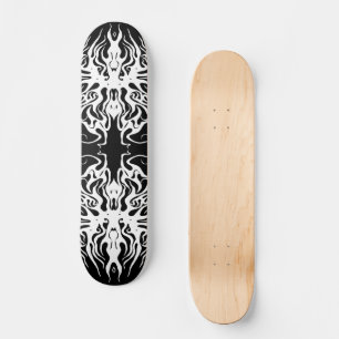 Skateboard Resumen blanco: diseño tribal cardíaco roto