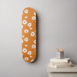 Skateboard Resumen del patrón floral retro de margarita 70 s<br><div class="desc">Este bonito skateboard con un estilo groovy de los años 70 de margarita floral haría un maravilloso regalo para alguien,  a quien le encantan todas las cosas retro!</div>