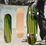 Skateboard Resumen natural de los frontis de palmeras verdes<br><div class="desc">Diseñado por la naturaleza. Las frondas verdes de palmeras retroiluminadas por la luz del sol captada por la fotografía crearon esta patineta abstracta naturalmente hermosa. Esta imagen es fotografía botánica original de JLW_PHOTOGRAPHY.</div>