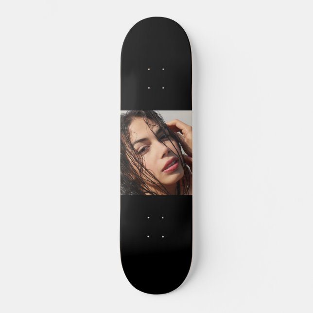 Skateboard Retrato de un bello modelo joven (Anverso)