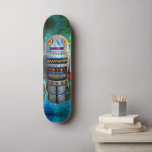 Skateboard Robot en blanco retro azul azul galaxia Guay Cute<br><div class="desc">Prepárate para abrazar tus fantasías internas de ciencia ficción cuando salgas a las calles con este lindo y vintage ilustracion de foto robot con juguete metalizado, ambientado contra un cielo galáctico de burbujas azul turquesa. Hace una declaración retro fría y divertida cada vez que navega por la acera. ¡Hace un...</div>