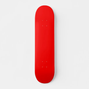 Skateboard rojo en blanco que diseña cualquier est
