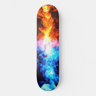 Skateboard rojo y azul de fuego