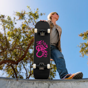 Skateboard Rosa neón “Queen” Grafiti