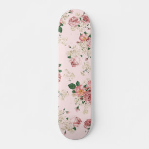 Skateboard Rosa sobre la flor vinícola rosa