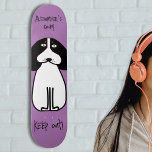 Skateboard Rótulo personalizado "Mantener fuera" de salón de<br><div class="desc">Añada un toque divertido a su espacio con este personalizado "Keep Out" Dog Room Rótulo Skateboard Deck. Perfecto para los amantes del perro y del skateboarding por igual, este puente cuenta con un bonito ilustracion de perro en blanco y negro con un fondo vibrante. Los mensajes "Alexander's Room" y "Keep...</div>