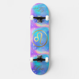 Skateboard Rótulo zodiaco Leo Gold sobre fondo colorido |