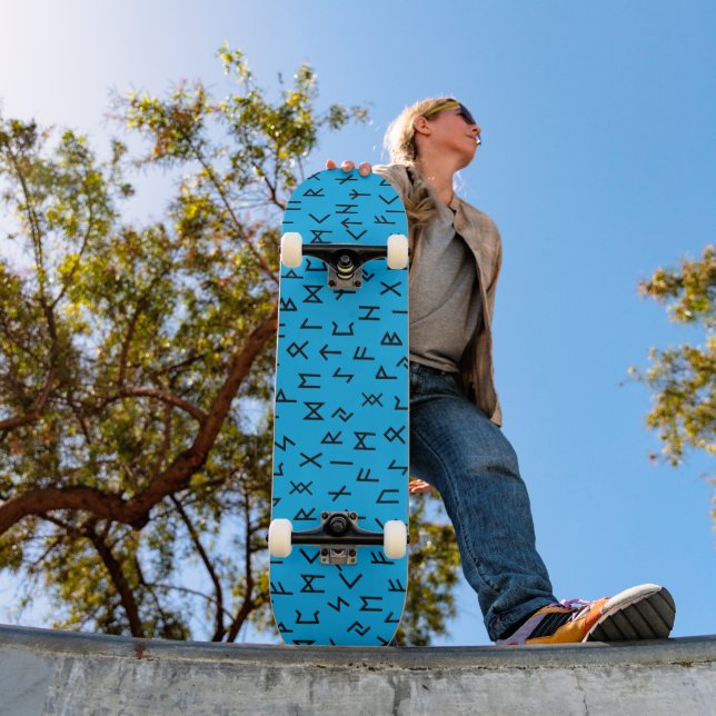 Skateboard runas futhark antiguas (Exterior 1)
