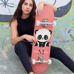 Skateboard Salmón personalizado monograma corto con panda<br><div class="desc">Un lindo oso panda sentado en el suelo sobre un fondo de salmón. Personalice con su monograma y nombre o elimine texto en cuadros de texto sin nombre.</div>