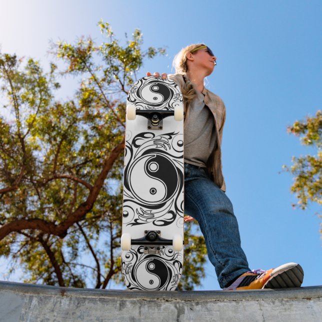 Skateboard Símbolo Yin & Yang estilo Tatuaje blanco y negro (Exterior 1)