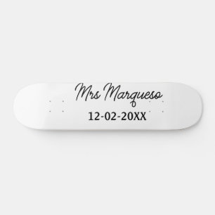 Skateboard simple monograma minimalista sra Sr nombre fecha a