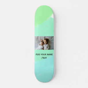 Skateboard simple verde azul acuarela agregar foto texto pers