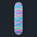 Skateboard Ska personalizada irlandés-moderno de color azul r<br><div class="desc">El irlandés Modern Girly Pink Blue Personalizado presenta un fondo iridiscente moderno y colorido de color rosa,  morado y azul con su nombre personalizado. Personalice editando el texto en el cuadro de texto proporcionado. Diseñado por ©Evco Studio www.zazzle.com/store/evcostudio</div>