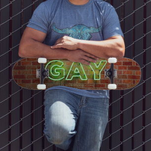 Skateboard SlipperyJoe signo de neón gay brillante vivo