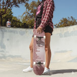 Skateboard Sorprendentes bromas de Purpurina rosa rosado de G<br><div class="desc">Girly Guay Rosa Gold Purpurina Sparkle Drips Skateboard con detalles falsos de purpurina. Fácil de personalizar y perfecto para su estética purpurina.</div>