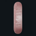 Skateboard Sorprendentes bromas de Purpurina rosa rosado de G<br><div class="desc">Girly Guay Rosa Gold Purpurina Sparkle Drips Skateboard con detalles falsos de purpurina. Fácil de personalizar y perfecto para su estética purpurina.</div>